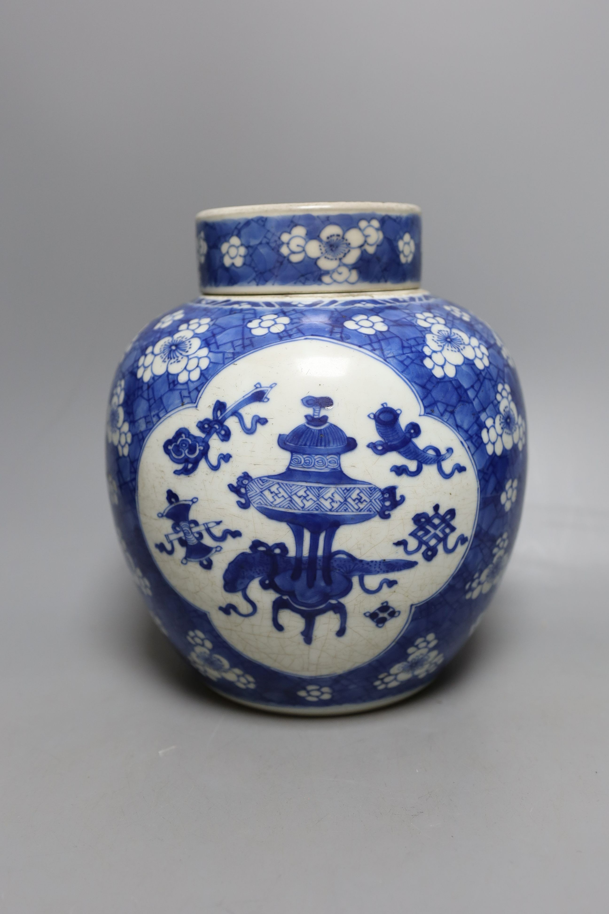 A Chinese Kangxi blue and white jar and cover 23cm